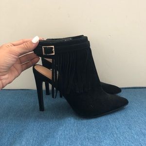 Black heels w/ fridge